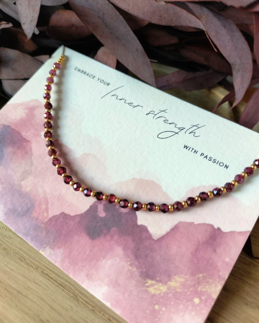 Granaat Petite Armband – Fijn, Krachtig & Betekenisvol