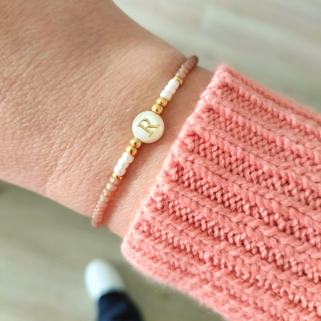 Initial Armband – Mother of Pearl | Persoonlijk & Stijlvol