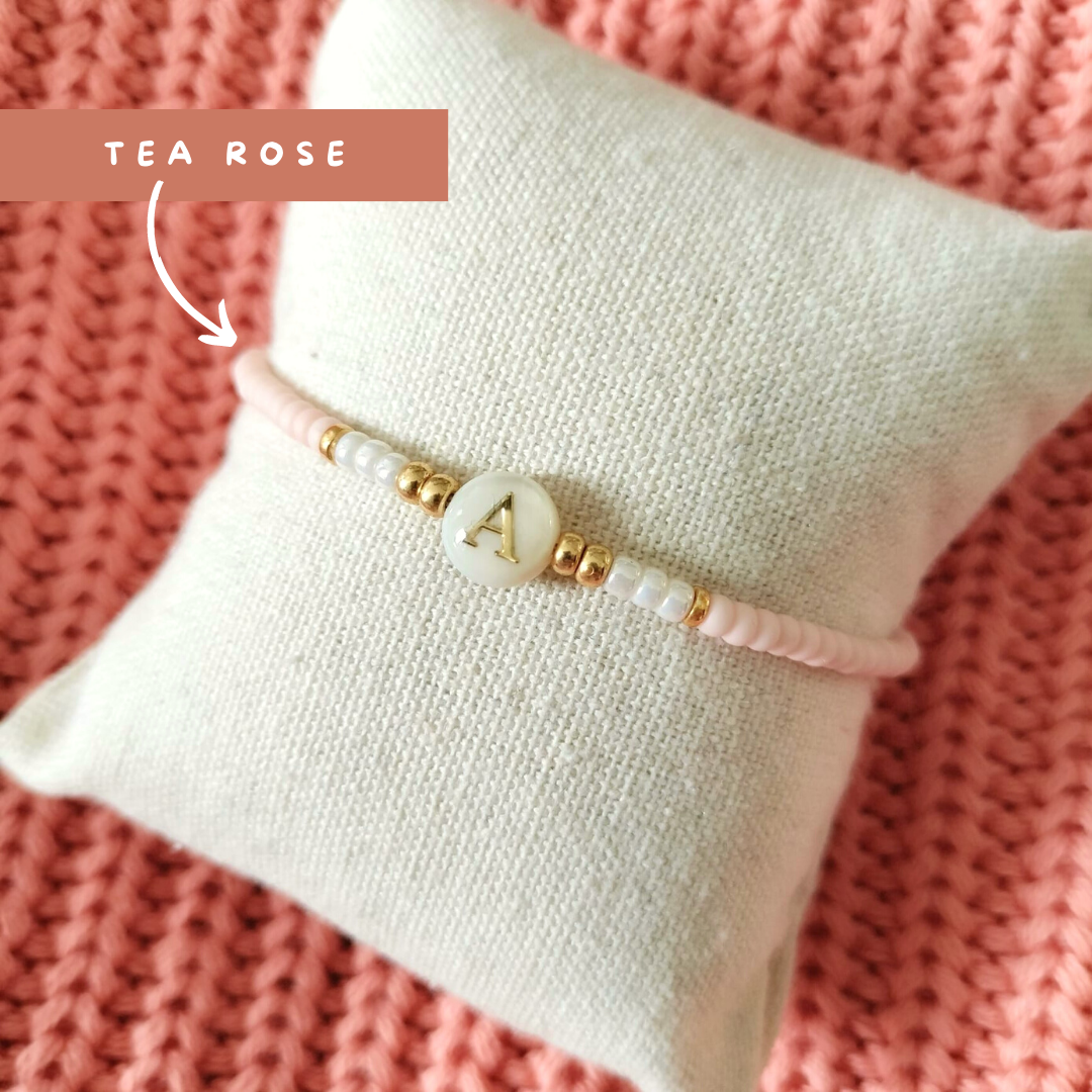 Initial Armband – Mother of Pearl | Persoonlijk & Stijlvol