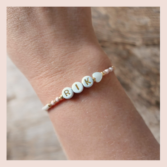 Naam Armbandje met Schelp Hartje – Romantisch, Persoonlijk & Handgemaakt