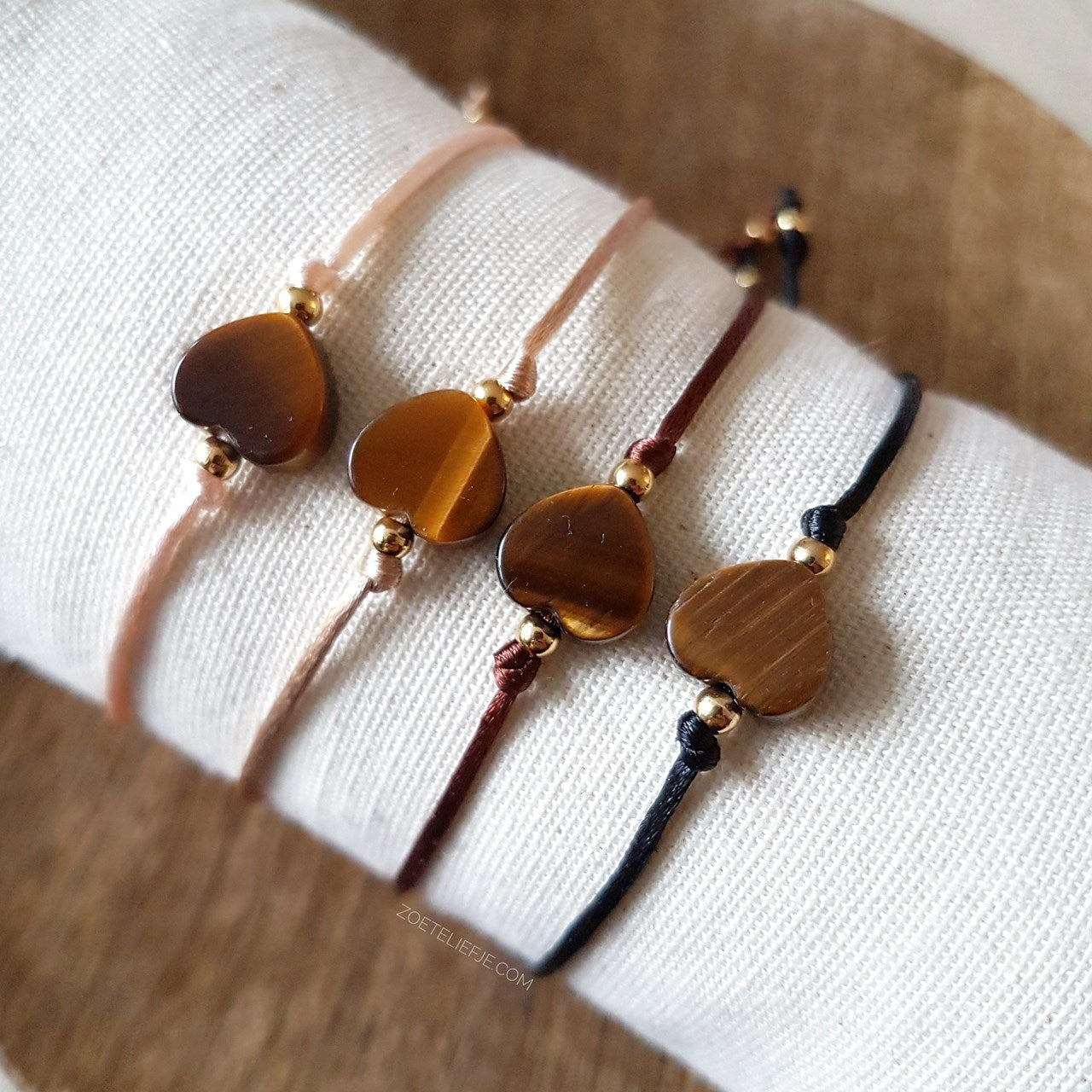 Satijnen Armband met Tijgeroog Hartje – Voor Kracht, Moed en Vertrouwen