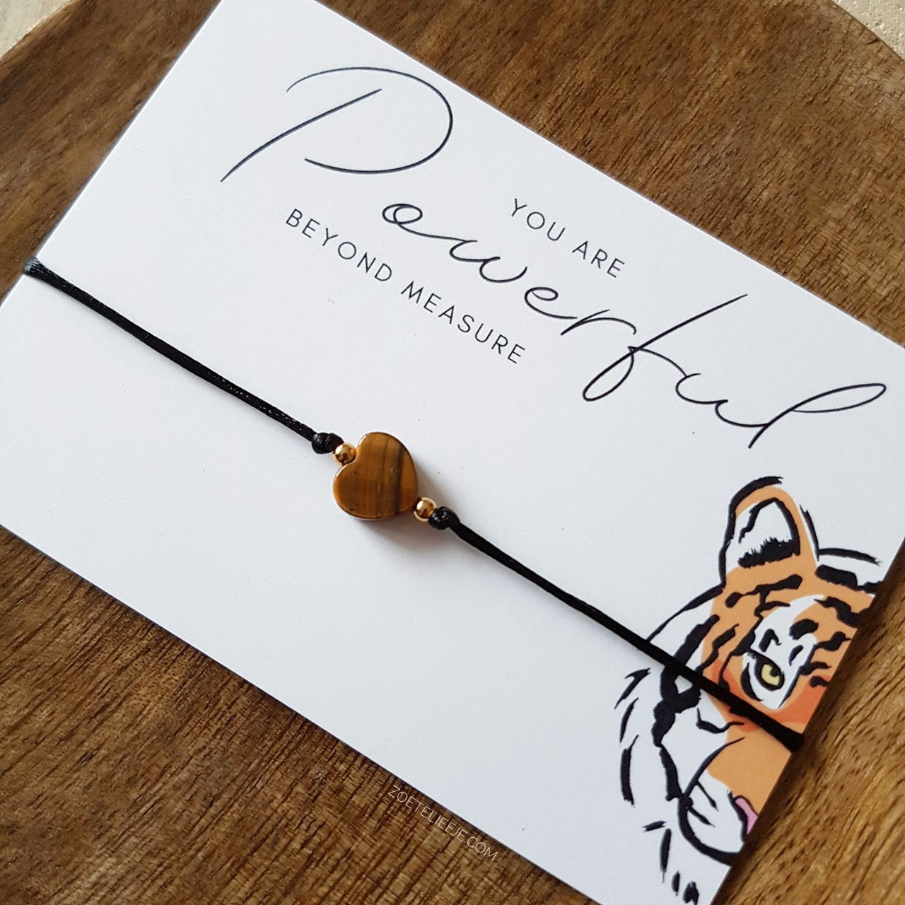 Satijnen Armband met Tijgeroog Hartje – Voor Kracht, Moed en Vertrouwen