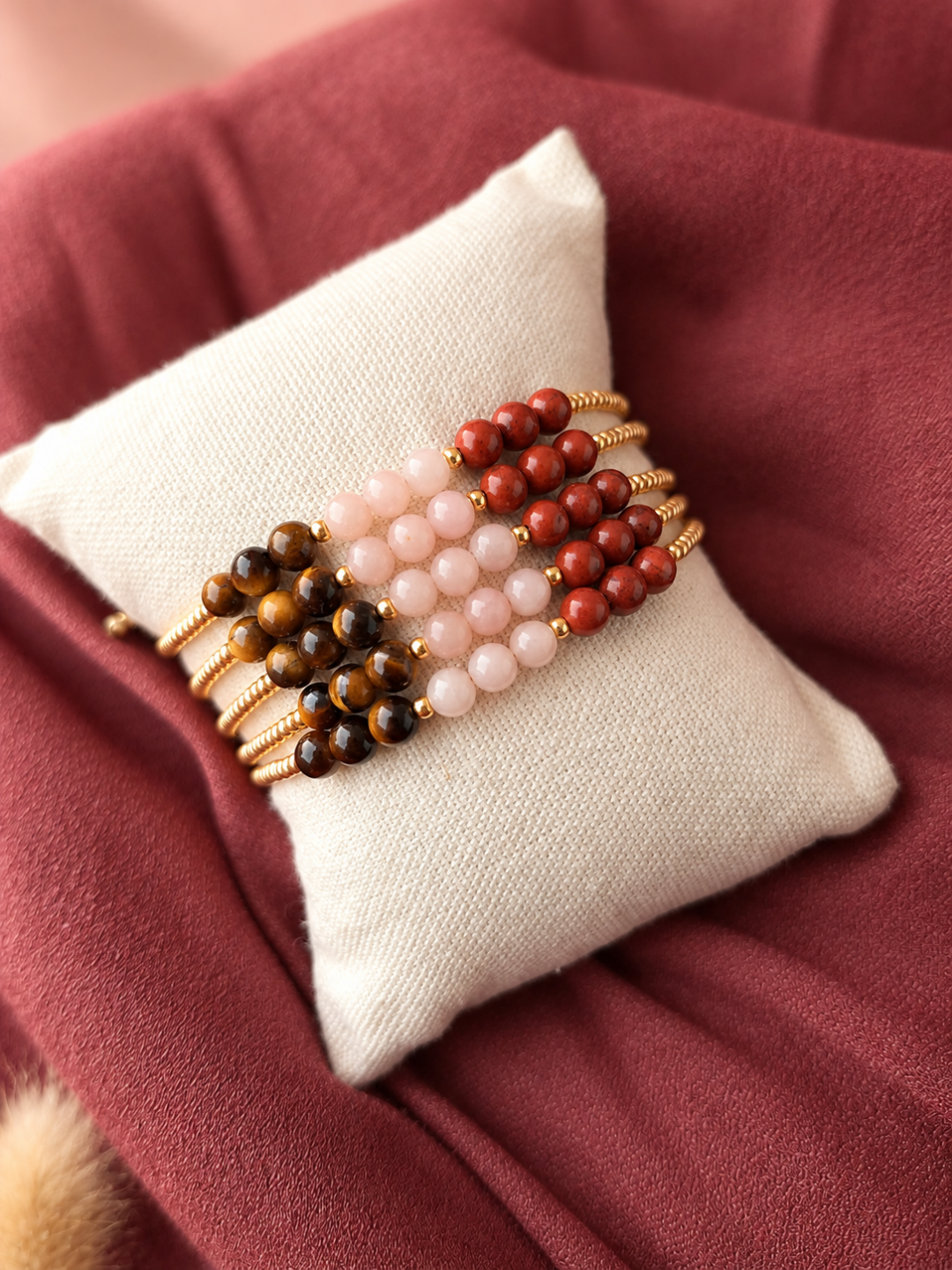 Inner Balance Koord Armband – Tijgeroog, Roze Opaal & Rode Jaspis