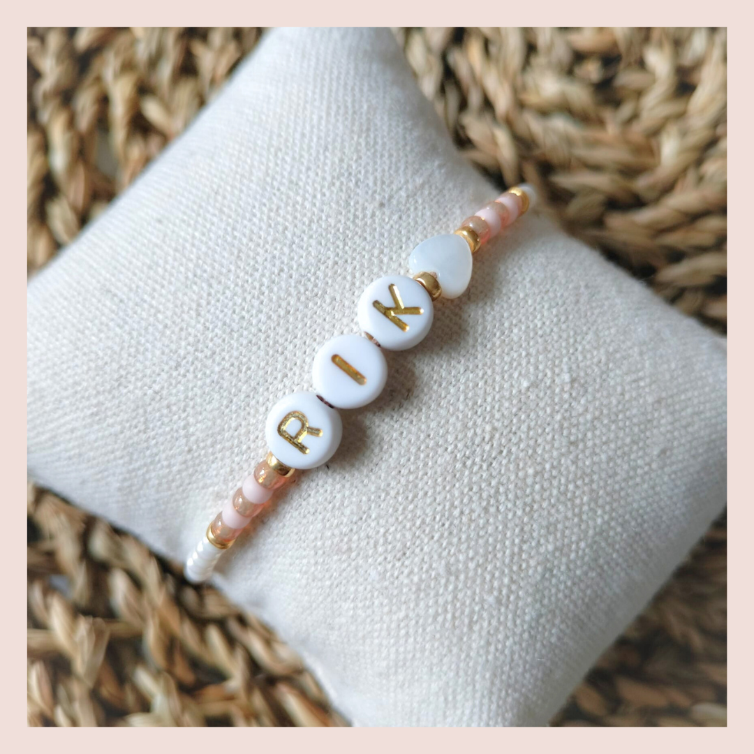 Naam Armbandje met Schelp Hartje – Romantisch, Persoonlijk & Handgemaakt